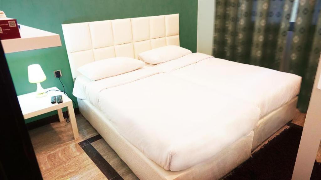 Hotel Leaders Plaza Salmiya Kuwait City Bagian luar foto